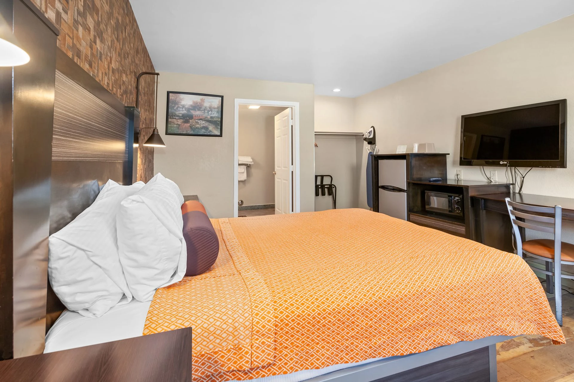 One Queen Bed Room showing bed details and table